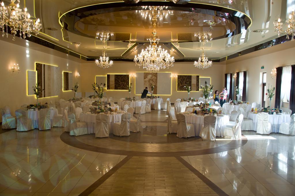 Hotel Diament - Zajazd U Przemka Zgierz Kültér fotó