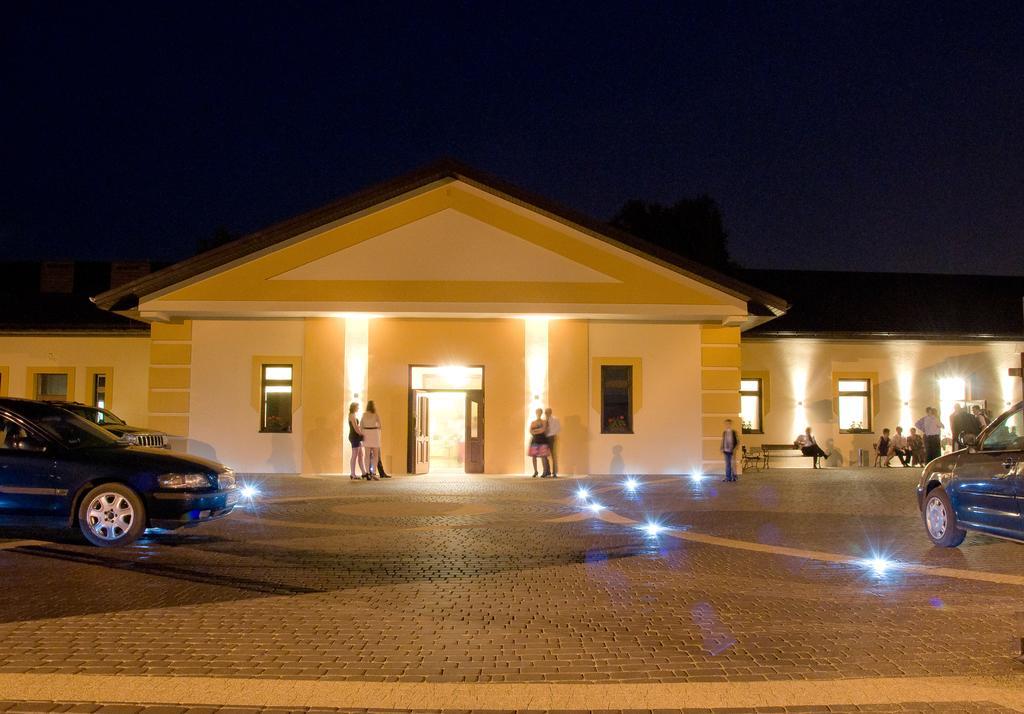 Hotel Diament - Zajazd U Przemka Zgierz Kültér fotó