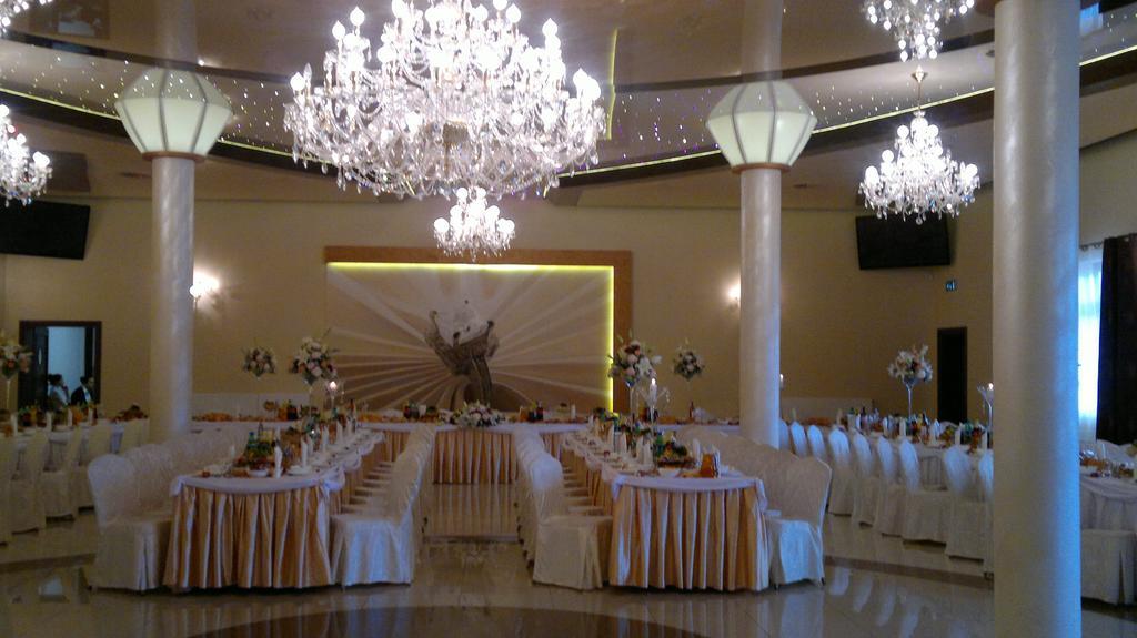 Hotel Diament - Zajazd U Przemka Zgierz Kültér fotó