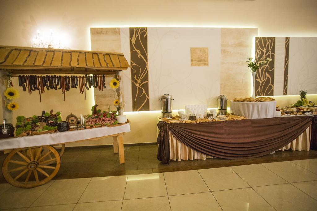 Hotel Diament - Zajazd U Przemka Zgierz Kültér fotó